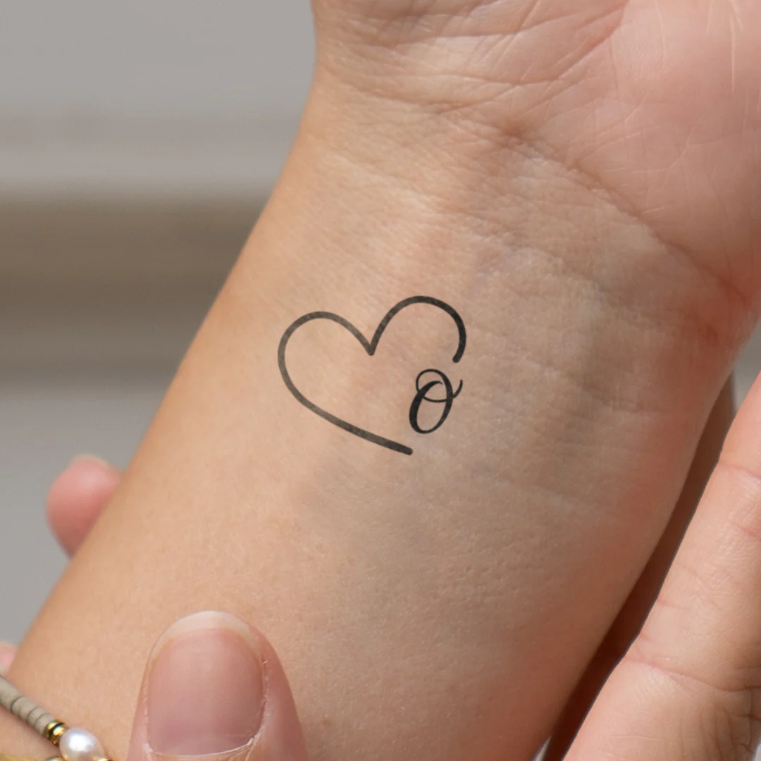 Tatouage cœur avec initiales (A-Z) - Image 43